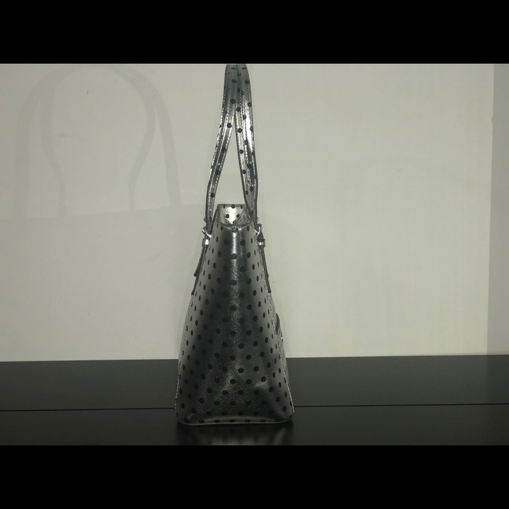 GUESS DELANEY SILVER POLKA-DOT SMALL CLASSIC TOTE - Picture 4 of 8